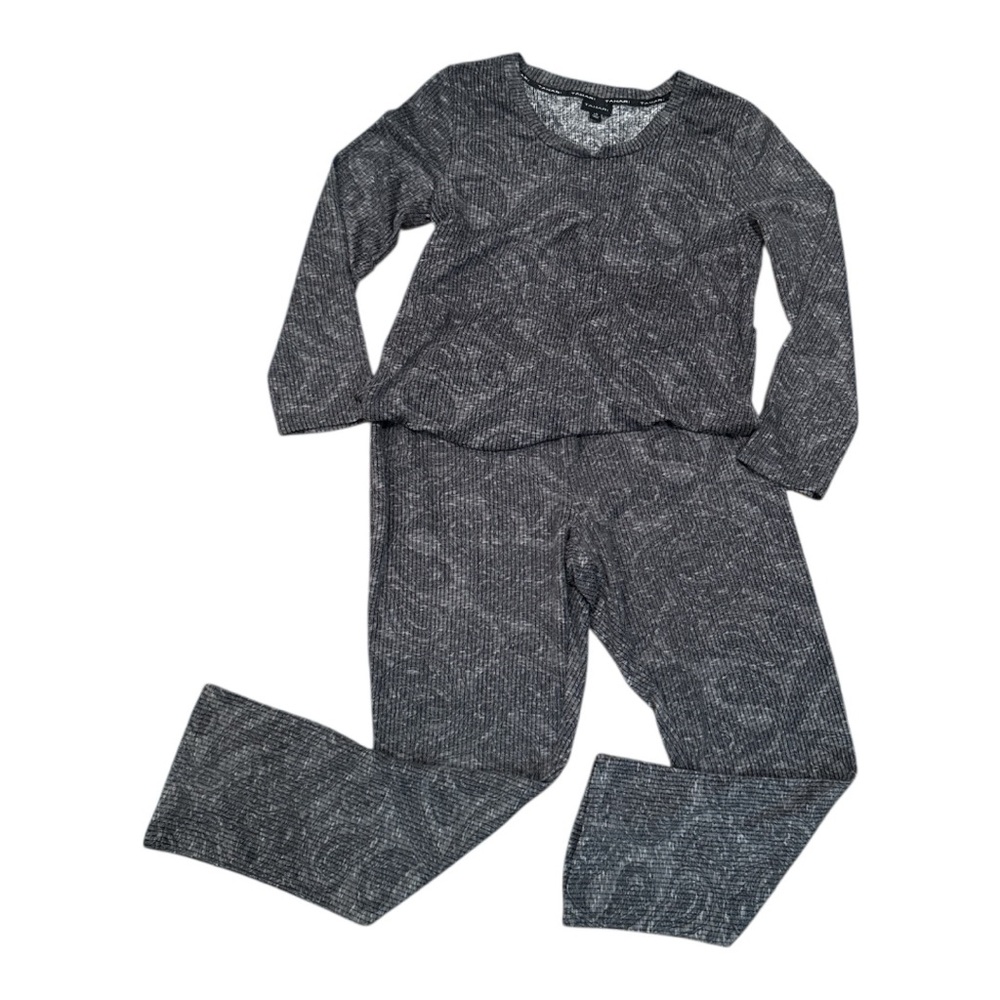 Women’s Tahari gray sleep set in size L